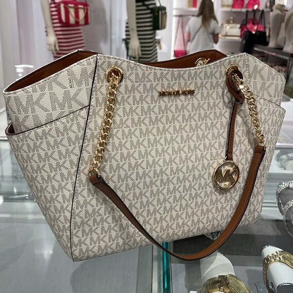 MICHAEL KORS 
Jet Set Large Signature Shoulder Tote Bag
Vanilla 
NWT - Picture 6 of 16